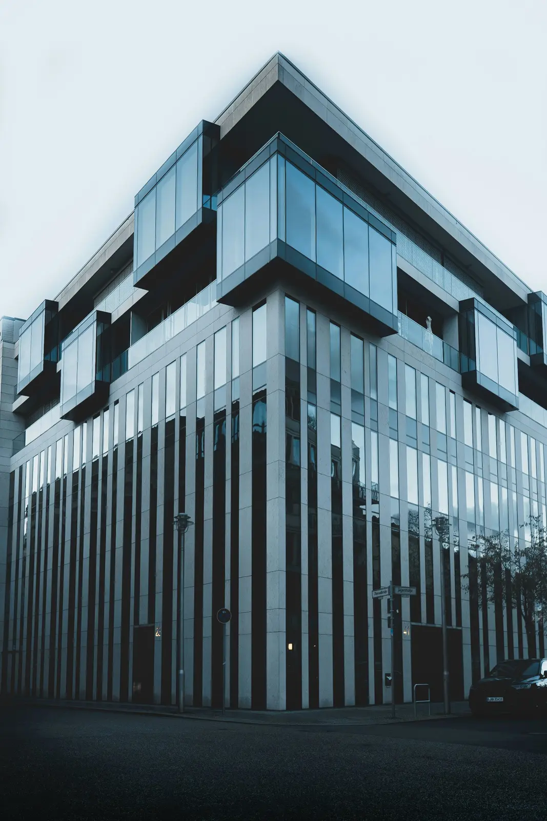 Immeuble de bureaux contemporain, façade vitrée